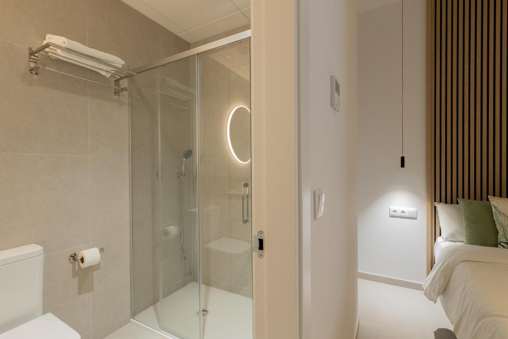 Dorm4You Arena Plaza Валенсия Екстериор снимка