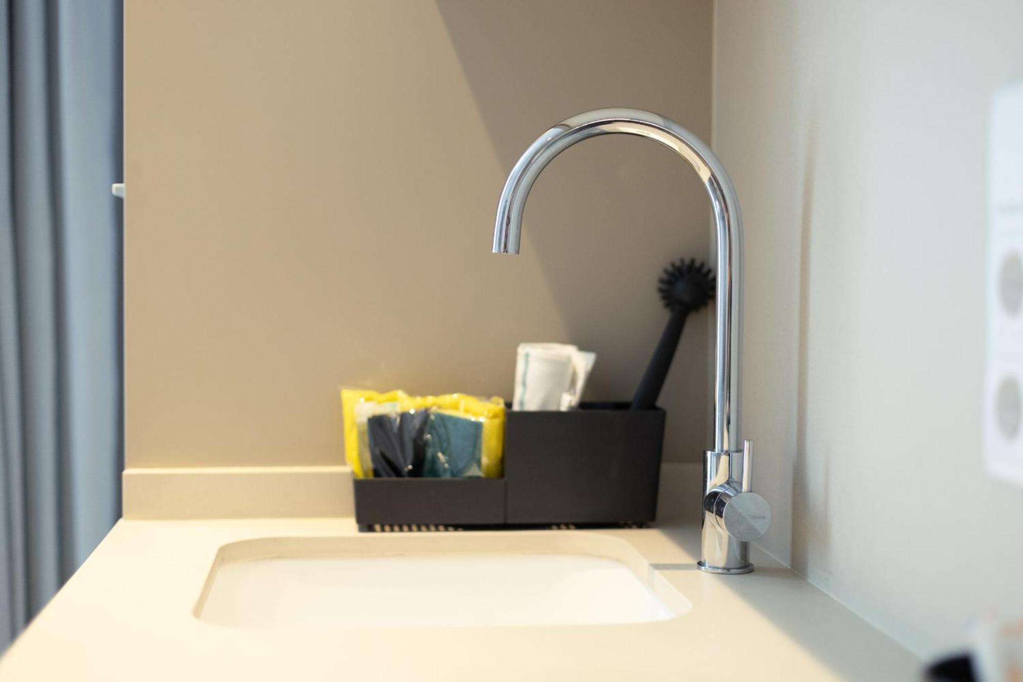 Dorm4You Arena Plaza Валенсия Екстериор снимка